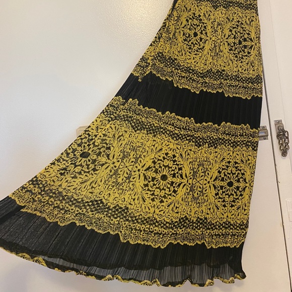 Forever 21 Black and Yellow Mini Dress - Picture 6 of 7